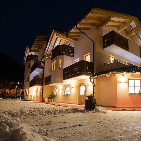 Hotel Garni Paradisi - Wellness & Spa メッツァーノ エクステリア 写真