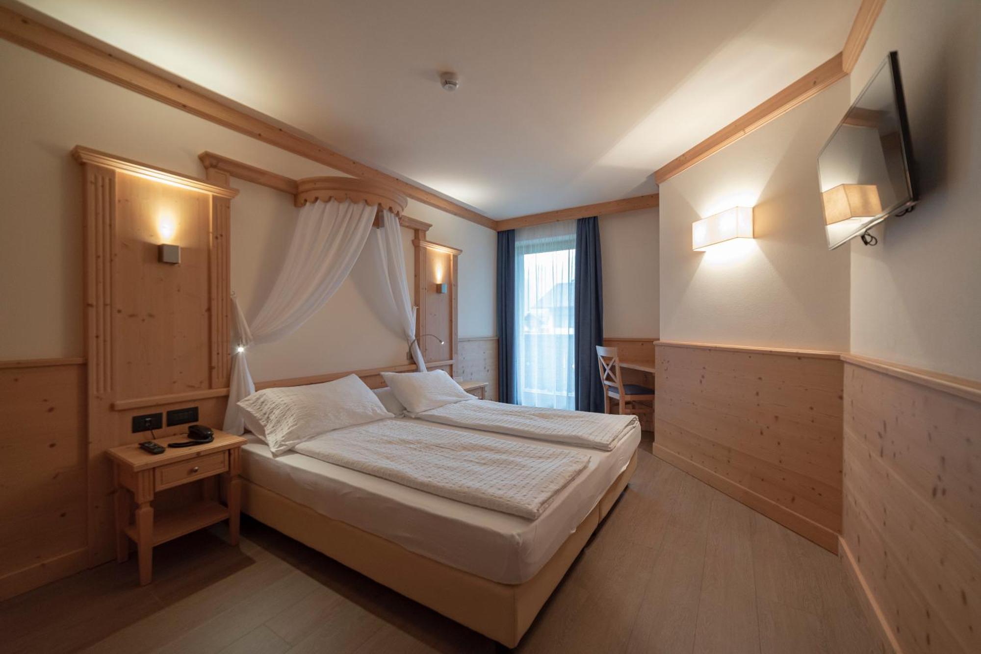 Hotel Garni Paradisi - Wellness & Spa メッツァーノ エクステリア 写真