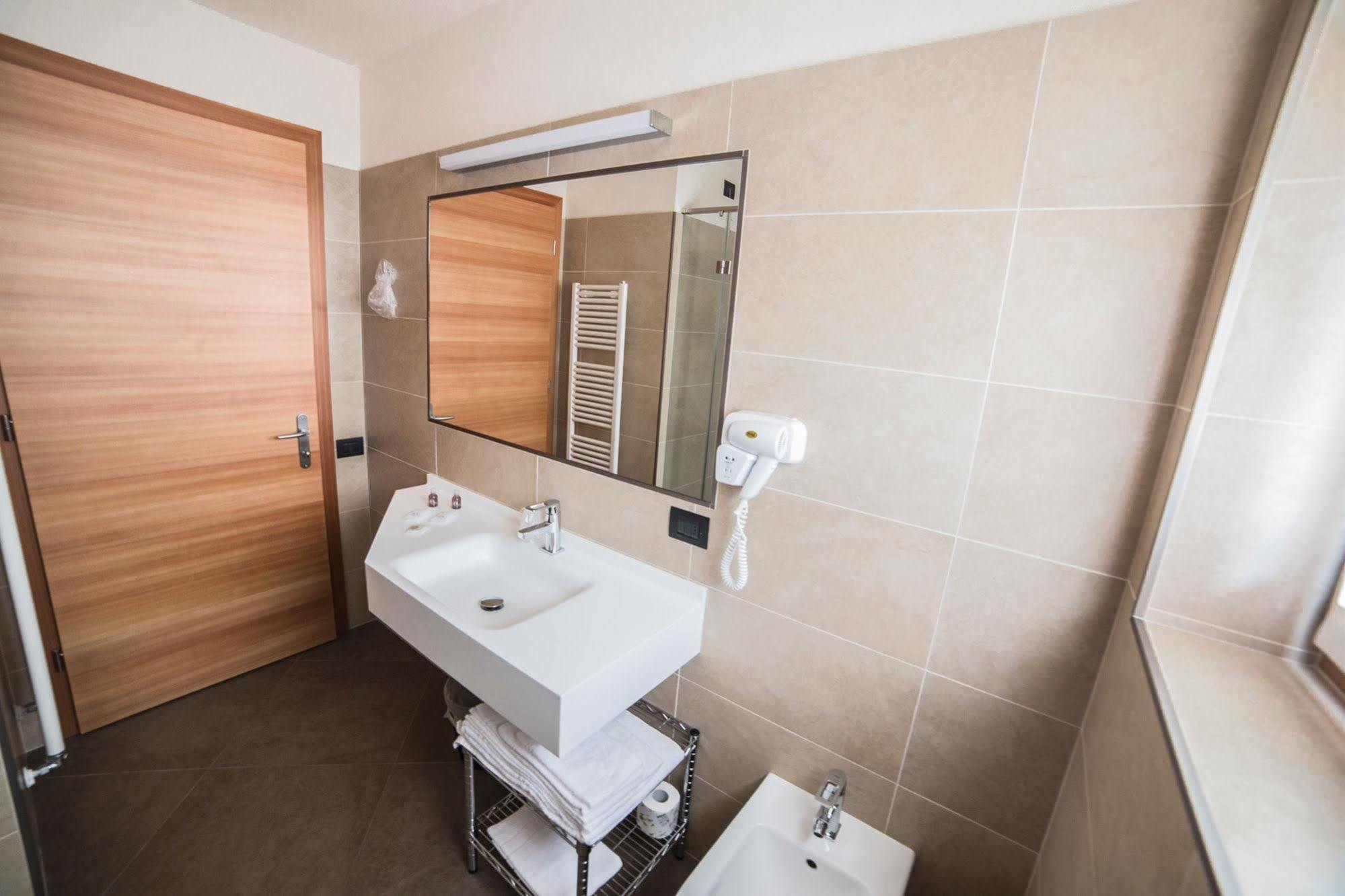 Hotel Garni Paradisi - Wellness & Spa メッツァーノ エクステリア 写真