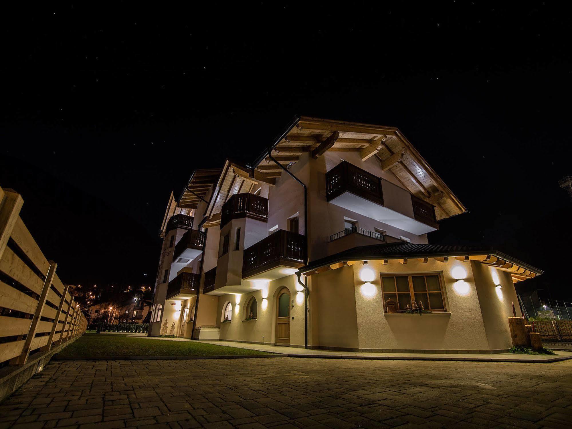 Hotel Garni Paradisi - Wellness & Spa メッツァーノ エクステリア 写真