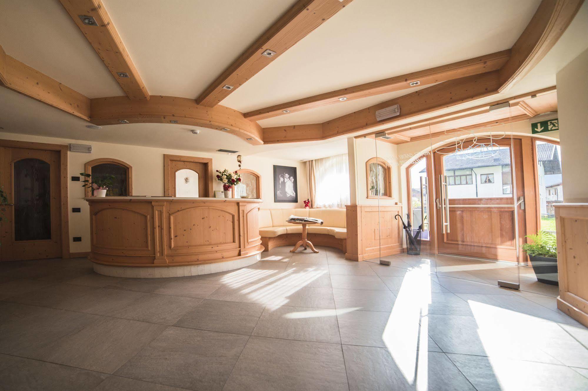 Hotel Garni Paradisi - Wellness & Spa メッツァーノ エクステリア 写真