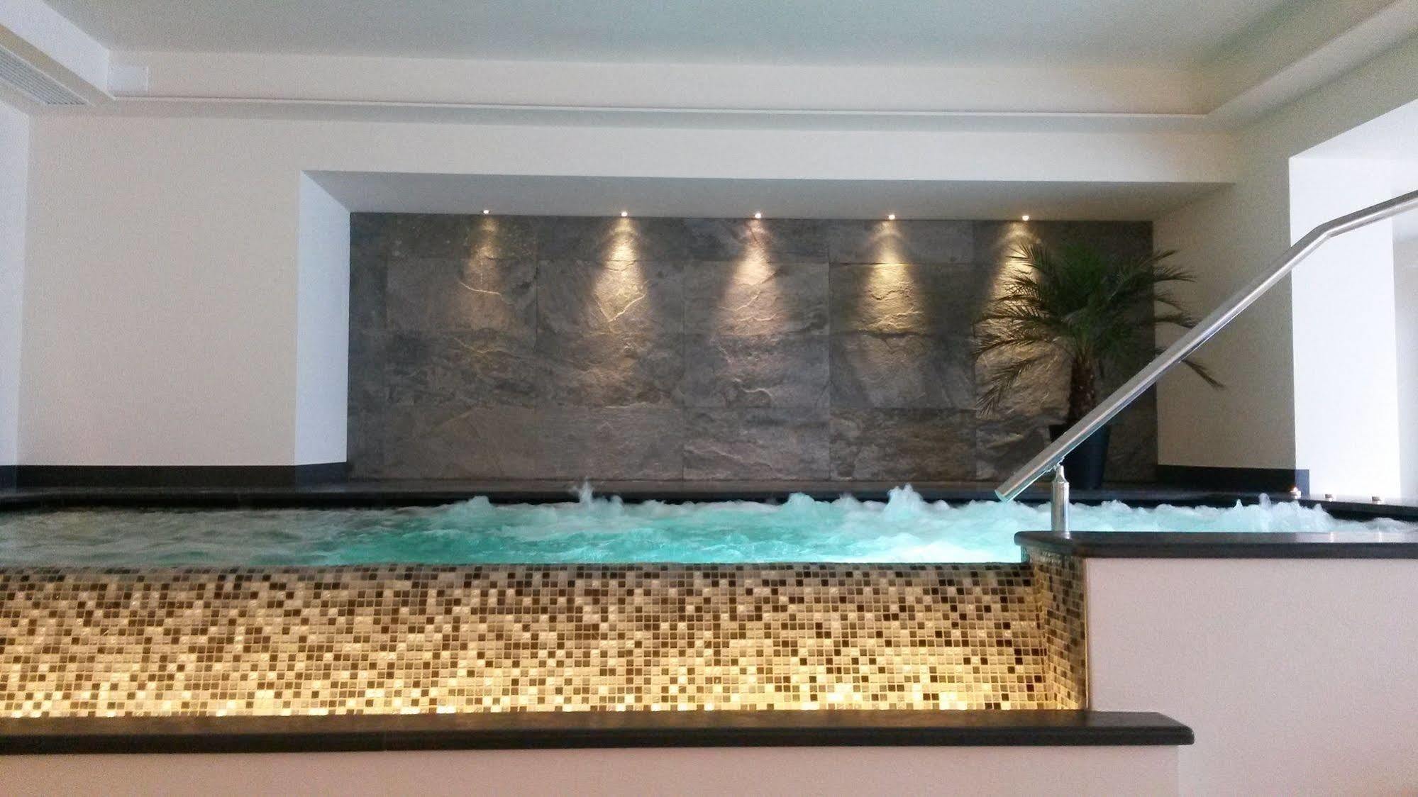 Hotel Garni Paradisi - Wellness & Spa メッツァーノ エクステリア 写真