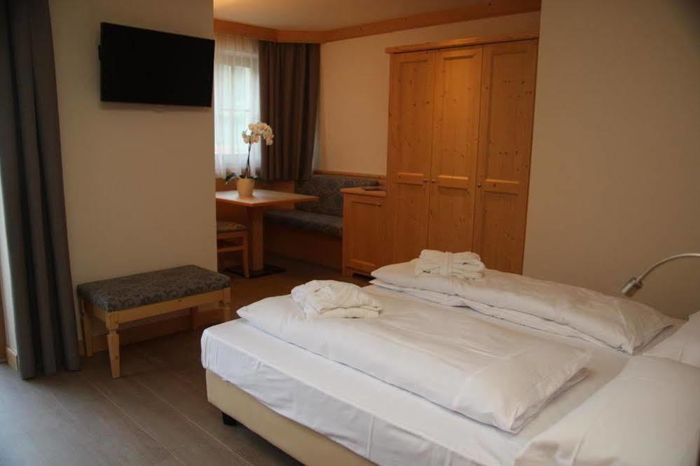 Hotel Garni Paradisi - Wellness & Spa メッツァーノ エクステリア 写真