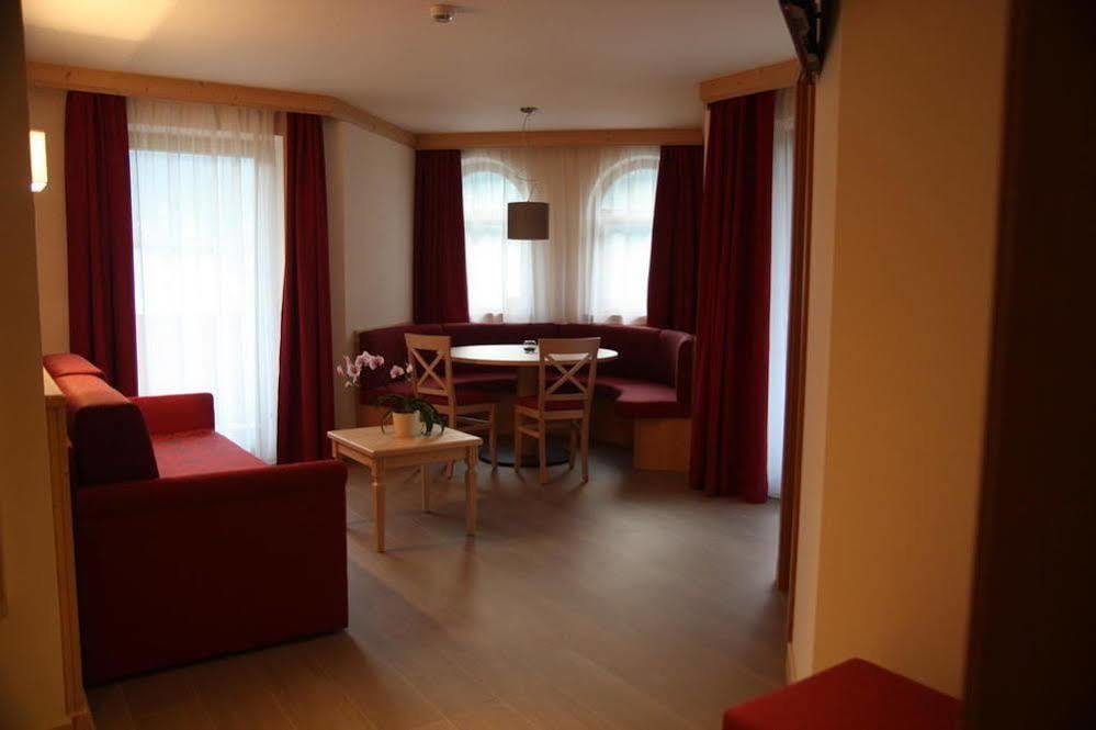 Hotel Garni Paradisi - Wellness & Spa メッツァーノ エクステリア 写真
