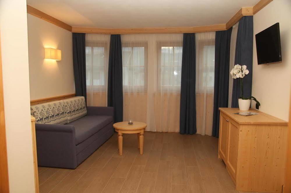 Hotel Garni Paradisi - Wellness & Spa メッツァーノ エクステリア 写真